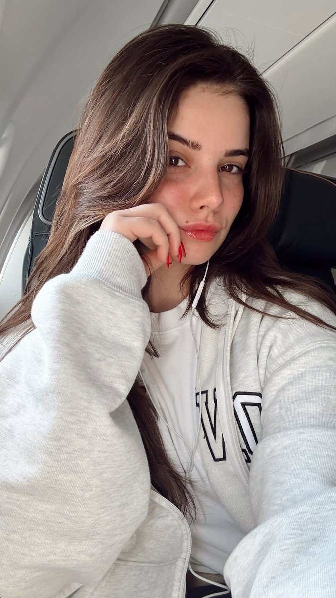 QueenB tweet media