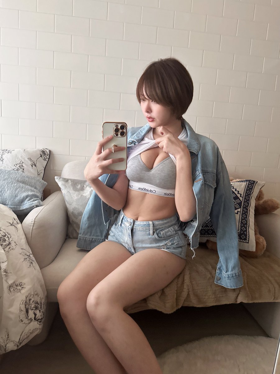 ∧∨女優の裏垢 tweet media