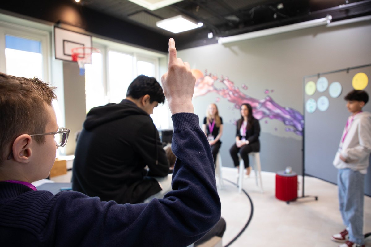 IT_Menschlich's tweet image. Beim diesjährigen Boys Day durften wir zehn Schüler in unserem ECKD Event- &amp;amp; Tagungszentrum Kassel begrüßen. Sie erhielten praxisnahe Einblicke in den Beruf des Veranstaltungskaufmanns und lernten unser Unternehmen aus erster Hand kennen.

#ITMenschlich #BoysDay #Zukunft