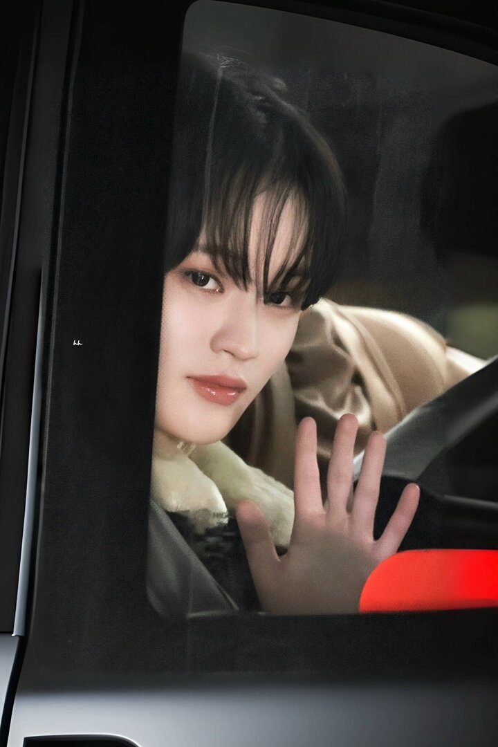 chenlebase's tweet photo. seneng banget di tl sm sb chenle pada rame reservasi voices of youth dan purchase vip iqiyi buat si dedek. letsgo kita mengusahakan yang terbaik ya suns buat anak baik ini yg udah kerja keras syuting sampe malem dan bolak balik korea china buat karir solo nya 🥹🫶🏻 https://t.co/L1228W9W3k