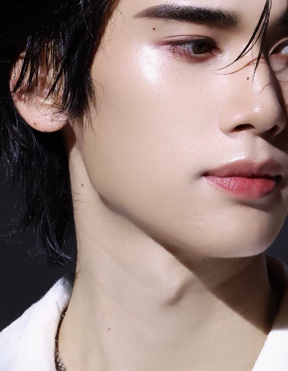HIS MOLES LOOK SO SEXY ON HIM???

JOONGDUNK X OPPO FINDX9
#OPPOFindX9UltraTHxJoongDunk
