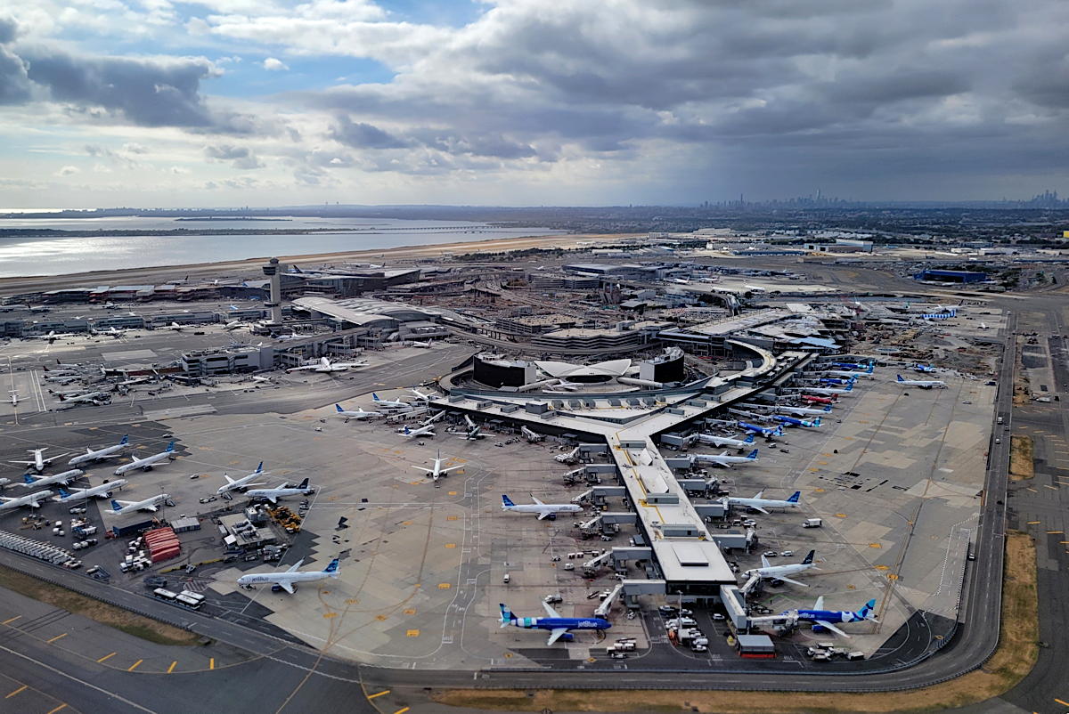 PAX_news's tweet image. “Too close”: #AirCanada plane involved in close-call incident at #NewYork’s #JFK. paxnews.com/news/airline/t… #aviation