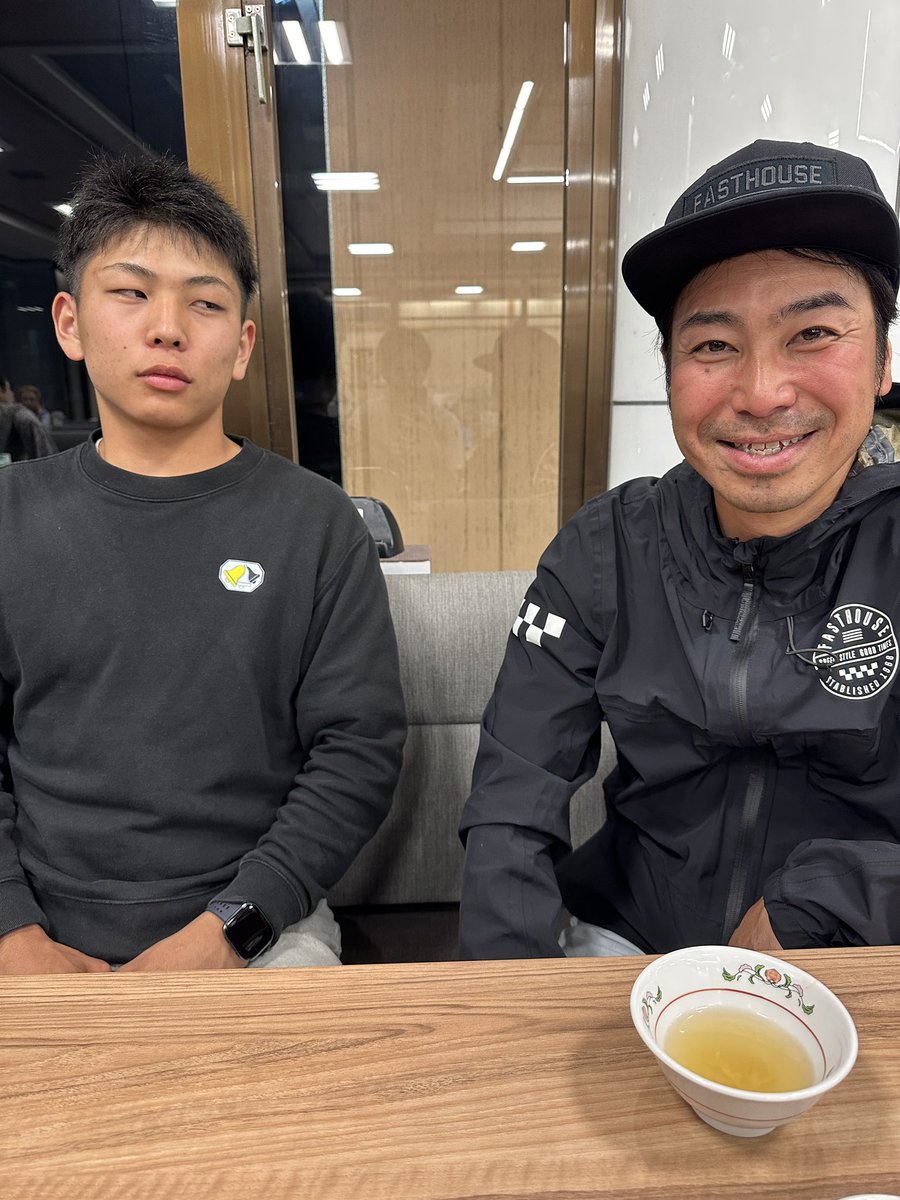 maicalchanp's tweet photo. 大島さんいきなり来て、コイツどうにかしてくれやって連れてきたベルズの若い子wwww

その顔はアカンやろwwwwwww

タケシです@takeru_fujii45 https://t.co/b0ZOBL88Bq