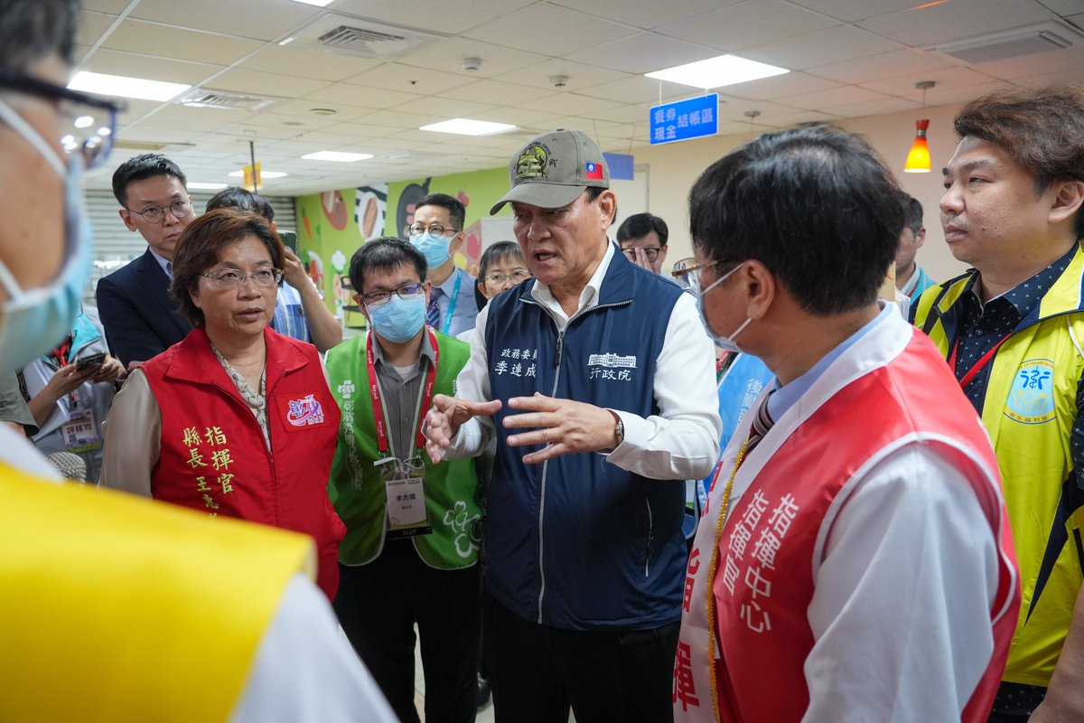 mna_roc's tweet photo. 彰化縣政府今日舉辦彰化縣「2026城鎮韌性全民防衛動員演習」，由縣長王惠美擔任演習指揮官，行政院政委季連成與國安會副秘書長林飛帆親赴視察。演習透過「兵棋推演」及「綜合實作」等多項實作課目驗證 #平戰轉換 與 #地方動員 機制，落實 #全社會防衛韌性，精進跨單位災害應變與物資調度能量。
#全民防衛 #替代役 #後備 #有準備更安全