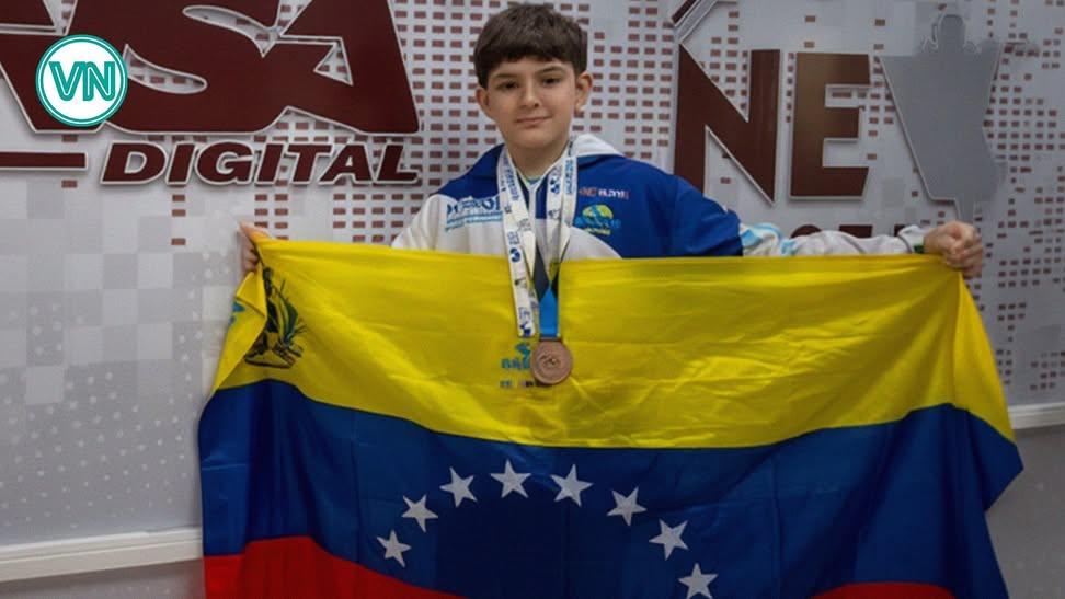 Ibrahim Rahwan, joven venezolano, obtuvo la medalla de oro en la Olimpiada de Matemáticas SASMO 2026, destacando entre más de 700.000 estudiantes de 50 países. Su logro refleja el talento del país y el valor del programa Semilleros Científicos. 🇻🇪

<a href="/Gabrielasjr/">Gabriela Jiménez</a>  

#DíaDelLibro