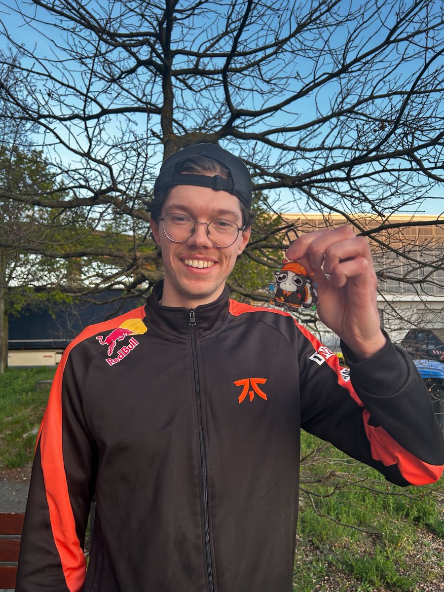 FNATIC's tweet photo. victory keychains thank youuu @truebun!! https://t.co/KvKb9MaHox