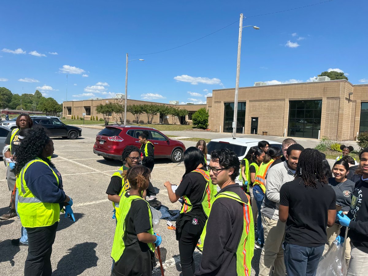 JCM_ECH's tweet image. JCM-ECH &amp;amp; JCM Beta Clubs teamed up this Earth Day to make a real impact! 🌎💚 Students cleaned up both campuses, showing what collaboration &amp;amp; community pride can accomplish. Thank you to Mrs. Wendy Rhyne from the City of Jackson!
#EarthDay #BetaClub #ProtectOurPlanet #JCMPride