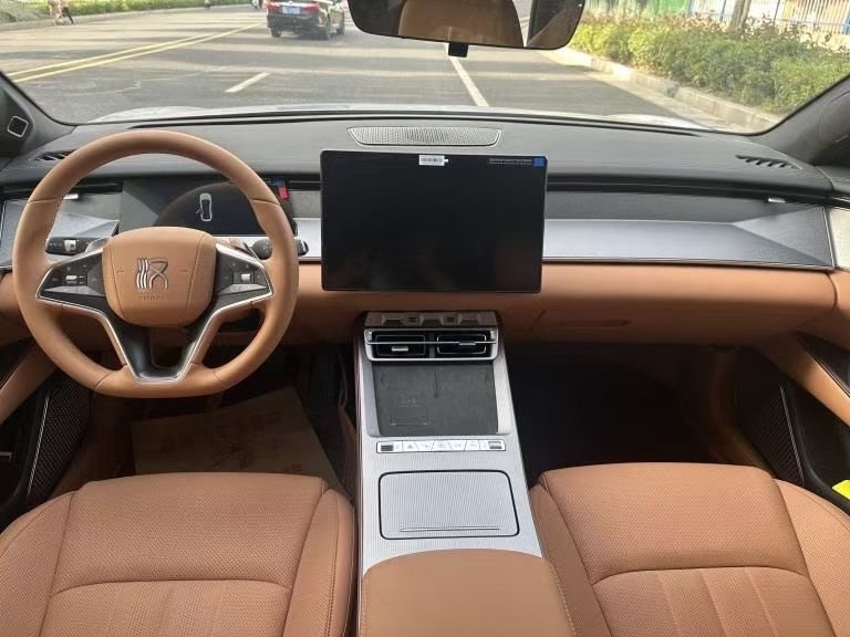 We got this Han L EV 2025 for a very competitive price, but before the client made commitments, someone else bought the car.

Pure EV, luxury master.
