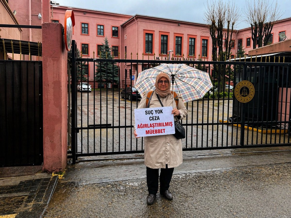 #15TemmuzunMağdurAskerleri
Çocuklara adalet bırakmak için önce büyüklerin adil olması gerekir.
#AdaletNöbeti tam da bunun içindir. 
<a href="/cemre_birand2/">Cemre Birand</a>