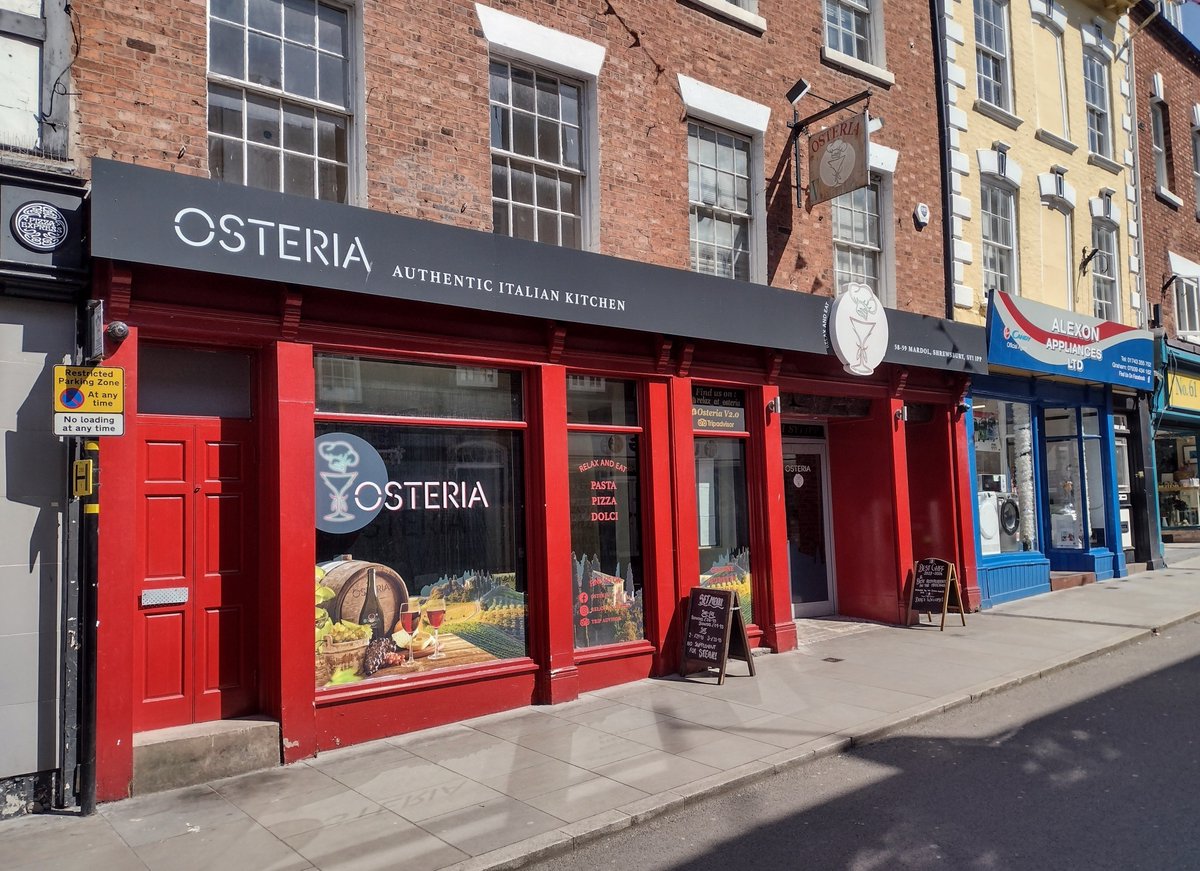 MarcPetty9's tweet image. Lunchtime catch-up with a mate at Osteria in Mardol. There's a great meal deal available between 12-3pm, and this margherita pizzetta (with side salad and chips), drink and pistacchio gelato scoop all came in for just over a tenner. Would recommend ✅

#Shrewsbury #Dining 🍽️🇮🇹