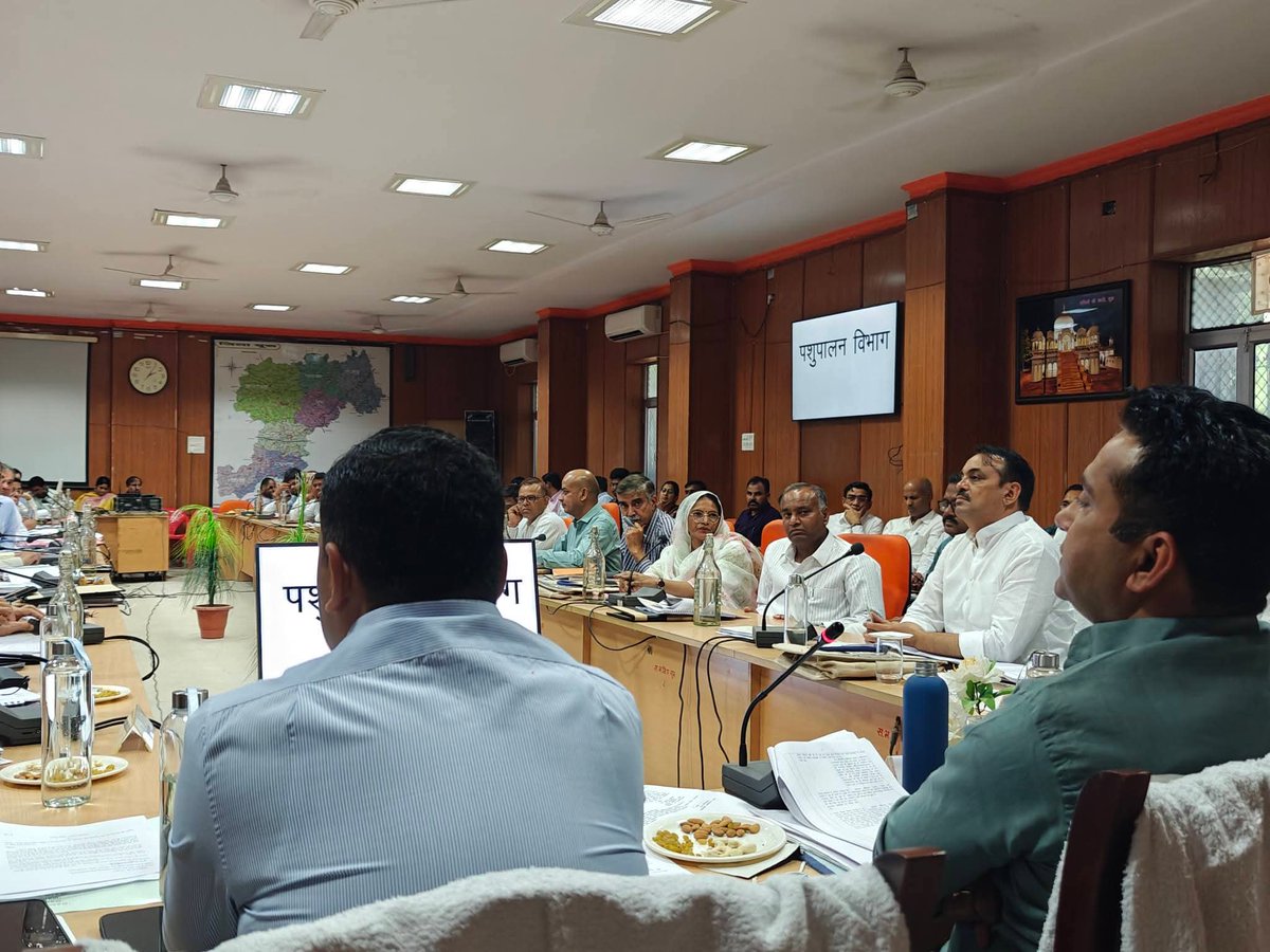 📍जिला मुख्यालय, चूरू

आज जिला विकास समन्वय व निगरानी समिति (दिशा कमेटी) की बैठक में समस्त विभागों के अधिकारियों को जिले से सम्बन्धित विषयों को लेकर जरूरी दिशा-निर्देश दिए।

🌀 जल जीवन मिशन के अंतर्गत तारानगर तहसील में प्रगतिरत कार्यों में उच्च जलाशय, टंकी निर्माण जैसे कार्य पहले