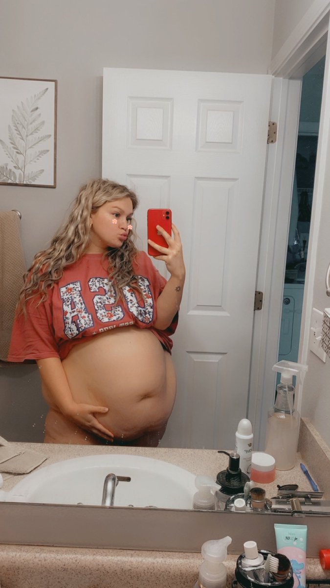 madisonmoonsxo's tweet image. Bet ya couldn’t guess how far along I am! 

#pregnant #pregnancy #preggo #bigbelly #vore