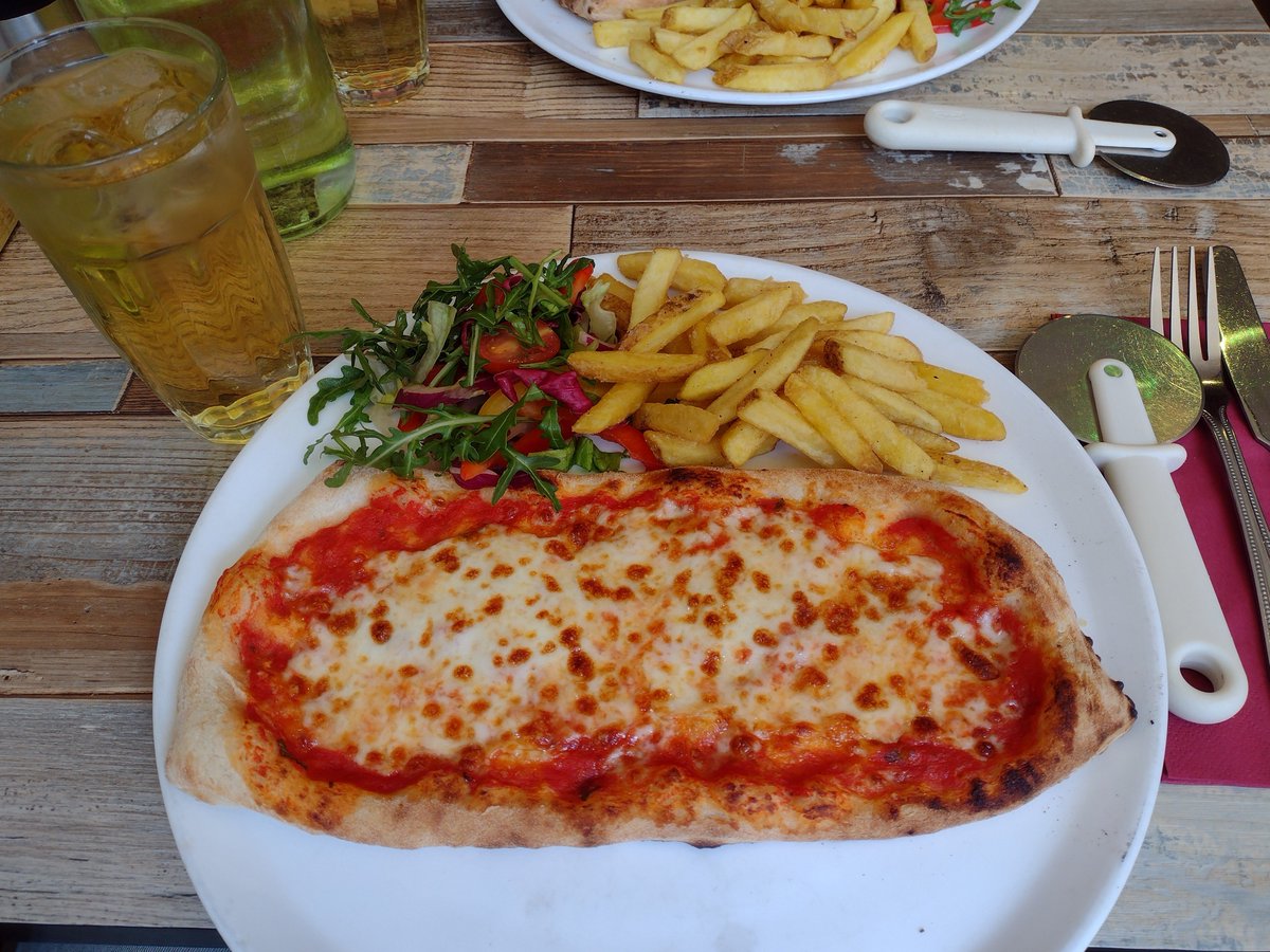 MarcPetty9's tweet image. Lunchtime catch-up with a mate at Osteria in Mardol. There's a great meal deal available between 12-3pm, and this margherita pizzetta (with side salad and chips), drink and pistacchio gelato scoop all came in for just over a tenner. Would recommend ✅

#Shrewsbury #Dining 🍽️🇮🇹