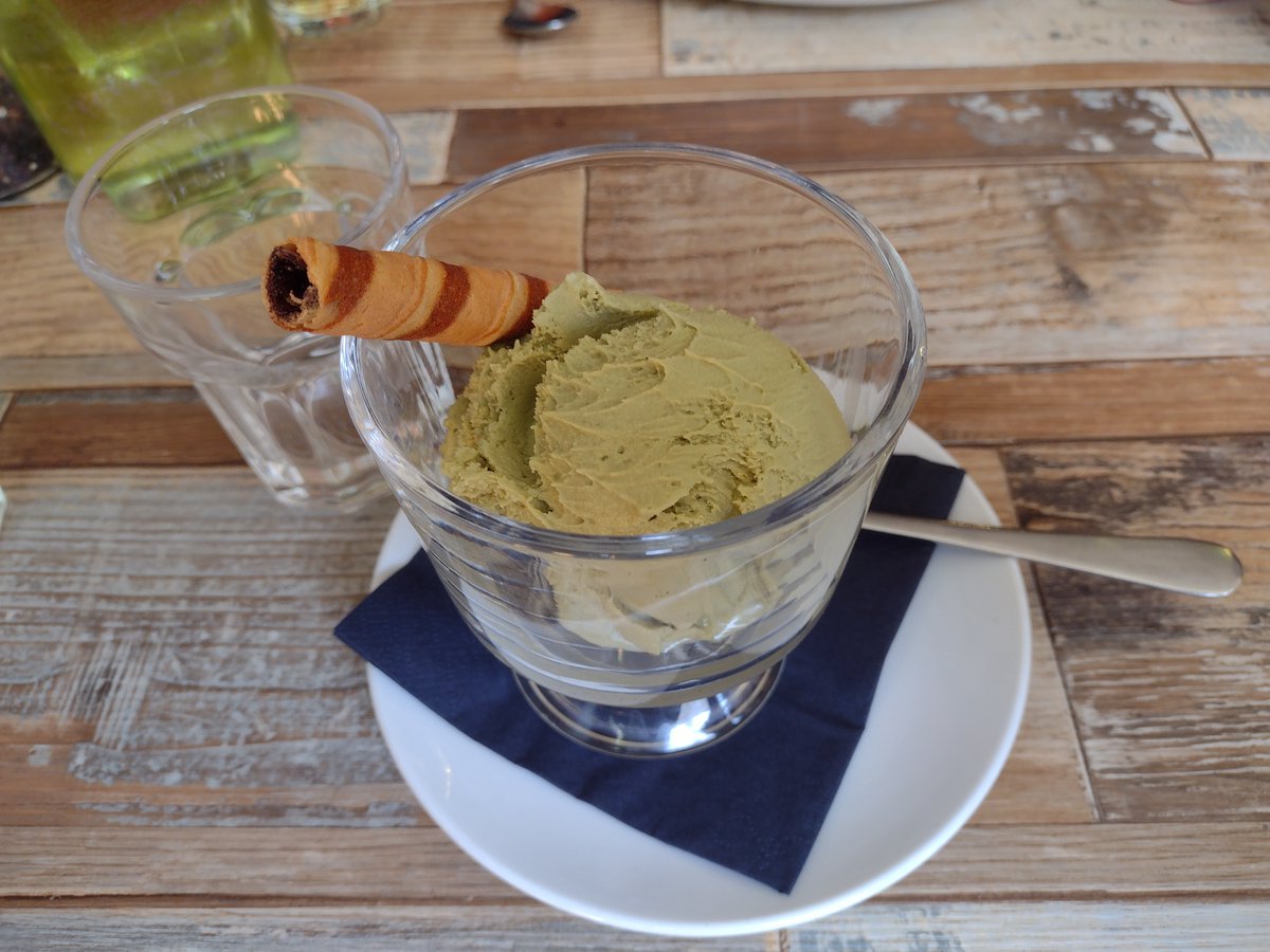 MarcPetty9's tweet image. Lunchtime catch-up with a mate at Osteria in Mardol. There's a great meal deal available between 12-3pm, and this margherita pizzetta (with side salad and chips), drink and pistacchio gelato scoop all came in for just over a tenner. Would recommend ✅

#Shrewsbury #Dining 🍽️🇮🇹