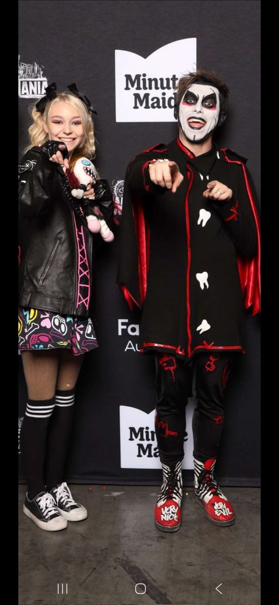 Tessabonez Hausen tweet media