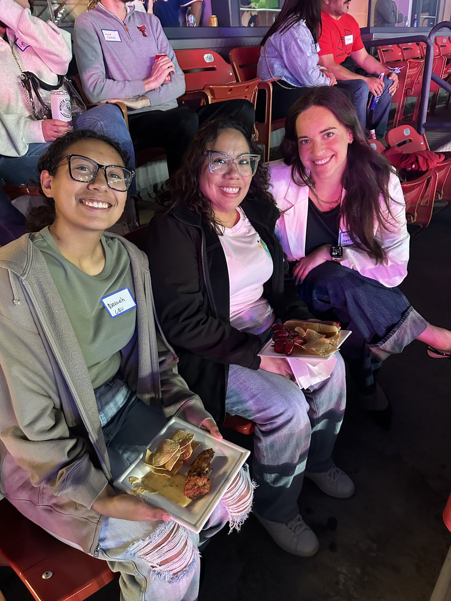 exponenthr's tweet image. #ClientAppreciation, done our favorite way ⚽️
We had the pleasure of hosting clients in our @FCDallas suite as a small thank-you for the partnerships we value so much. #ExpHRCulture