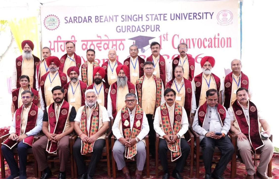 sushendramisra's tweet photo. The first convocation of Sardar Beant Singh State University (SBSSU), Gurdaspur, was celebrated with great enthusiasm and pride. 
The ceremony was presided over by Hon’ble Chancellor, Shri Gulab Chand Kataria Ji, Hon’ble Governor of Punjab. https://t.co/yBCxmXipiE