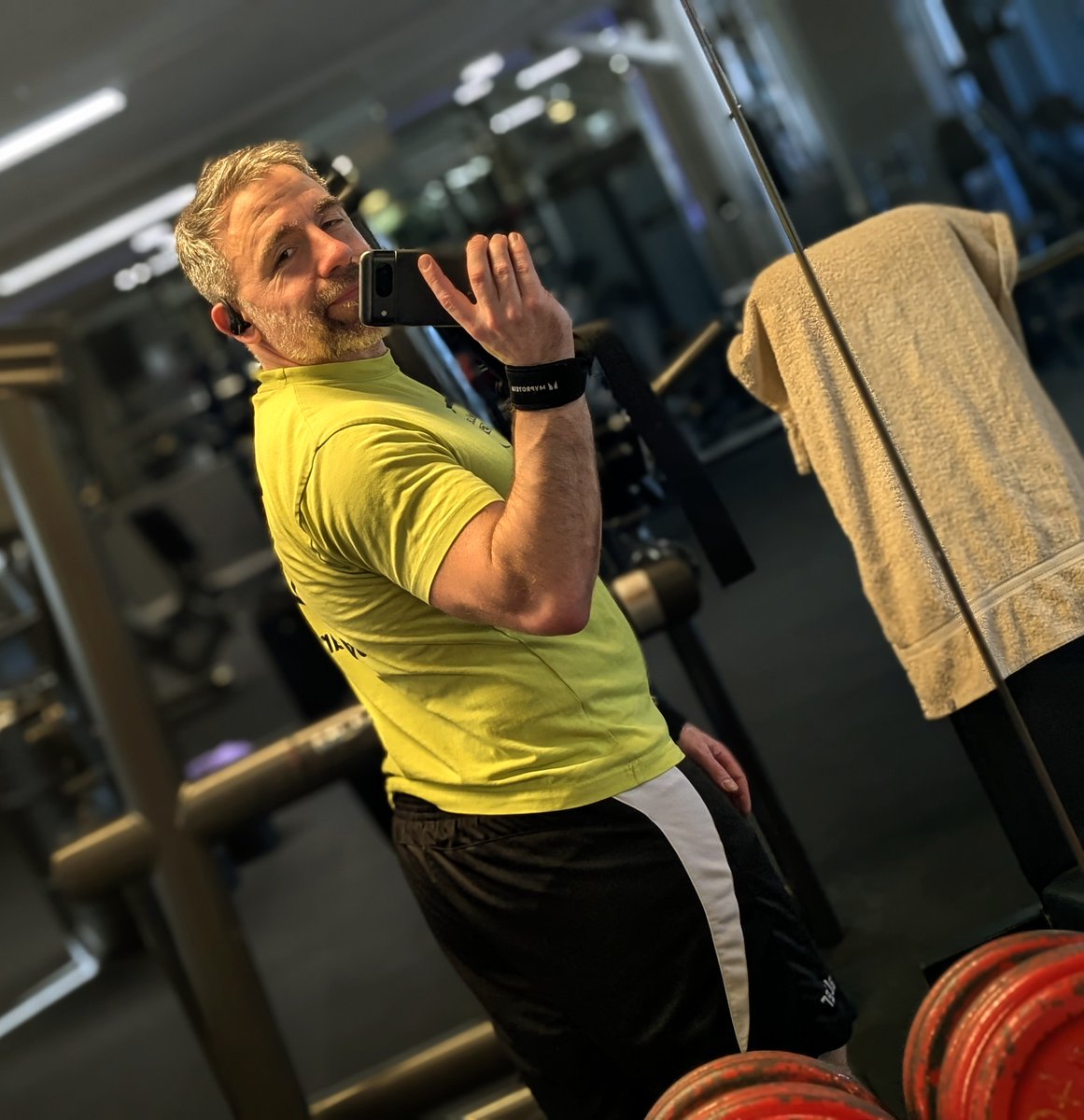 Pundit2000's tweet image. #Deadlift 1st attempt: 182.5 kg (≈400 lbs) – almost a new personal record… The 2nd, clean lift was 162.5 kg.
#Gym is about wins and losses – but in the end, it’s what you make of it.