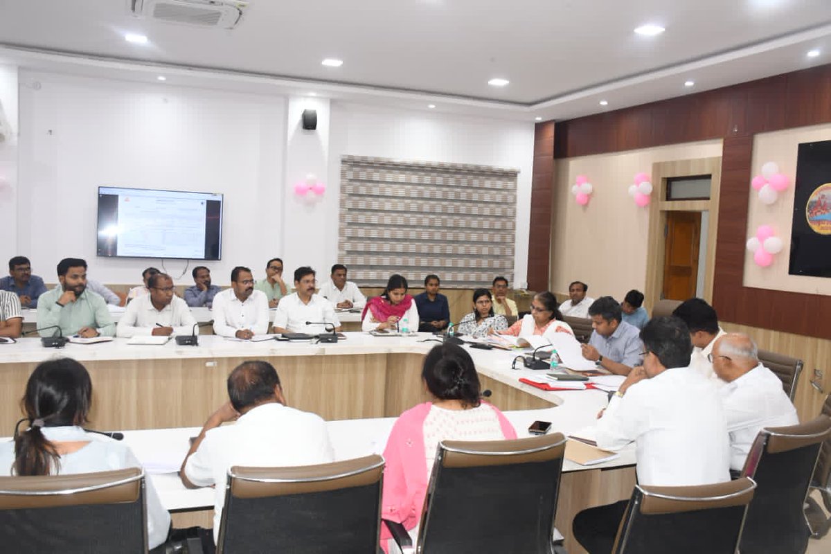 DM Prayagraj tweet media