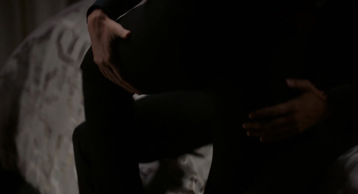 antiherowanda's tweet photo. THE HAND PLACEMENTS. I REPEAT. THE HAND PLACEMENTS. https://t.co/EEFr8vqIxV