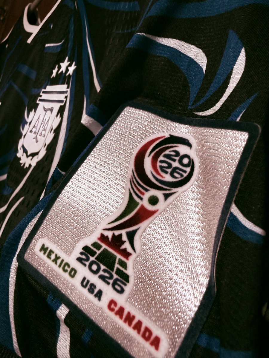 CAIplaneta's tweet image. 😍Los amigos de @kitsoc6 me enviaron la camiseta para estar listo para el #Mundial2026 de #Argentina 🇦🇷

✅Cumple las 3 condiciones: Rápido, Barato y de buenaCalidad.

➡️¿Que esperas para pedir la tuya?

🔥Son una locura, no digas que no te avise.

*️⃣Web: kitsoc.com