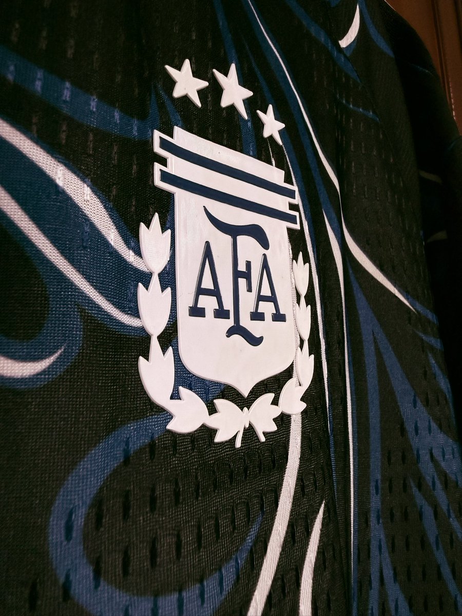 CAIplaneta's tweet image. 😍Los amigos de @kitsoc6 me enviaron la camiseta para estar listo para el #Mundial2026 de #Argentina 🇦🇷

✅Cumple las 3 condiciones: Rápido, Barato y de buenaCalidad.

➡️¿Que esperas para pedir la tuya?

🔥Son una locura, no digas que no te avise.

*️⃣Web: kitsoc.com