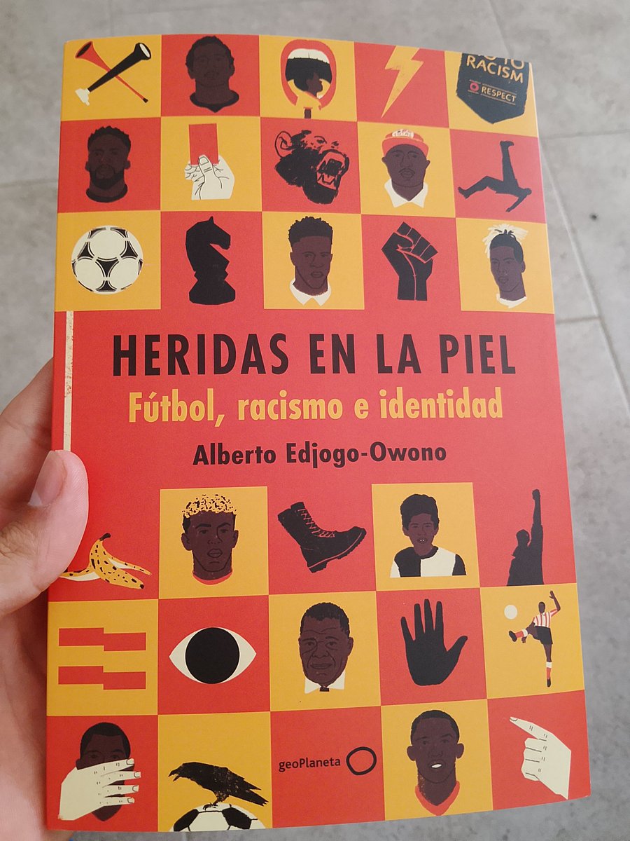 algodeefutbol's tweet photo. Després de "Indomable" no podia faltar @albertoowono a la biblioteca🔝❤️ https://t.co/H26xMw1aVj
