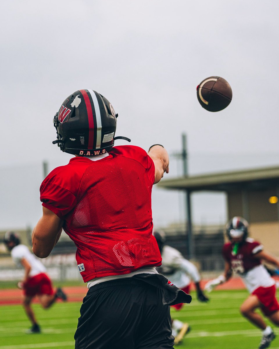 Weiss Football tweet media