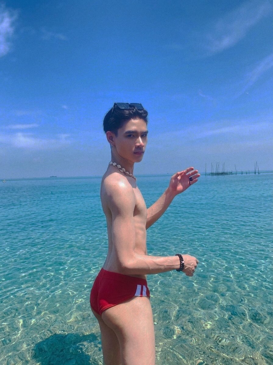 B Ø S S tweet media