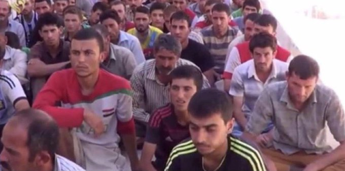 Estos hombres yazidíes fueron asesinados por el ISIS poco después de que se tomara esta imagen.

Antes de eso, los obligaron a presenciar el asesinato de sus madres y abuelas de edad avanzada, así como las agresiones sexuales contra sus esposas, hermanas e hijas.

A pesar de que
