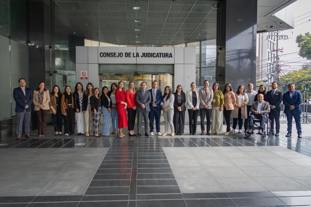 CJudicaturaEc's tweet photo. ¡Firmes contra el crimen organizado! ⚖️

Continúan los talleres sobre “Medidas Cautelares Patrimoniales”, en el marco del programa SERPAZ–Seguridad Antilavado, ejecutado por Expertise France y FIAP, con el cofinanciamiento de la @UEenEcuador. Nos acompañó Beatriz López Pérez, Directora del Componente 1 del Programa SERPAZ.

Participan jueces, secretarios y ayudantes judiciales de las Dependencias Especializadas en el Juzgamiento de Delitos contra la Corrupción y Crimen Organizado, y de la Unidad Penal de Pichincha, quienes fortalecen sus capacidades sobre el ciclo de gestión de bienes incautados.

La jornada fue inaugurada por Javier Latorre, Coordinador de Relaciones Internacionales y Cooperación del @CJudicaturaEc.

#ConstruimosConfianza 🤝