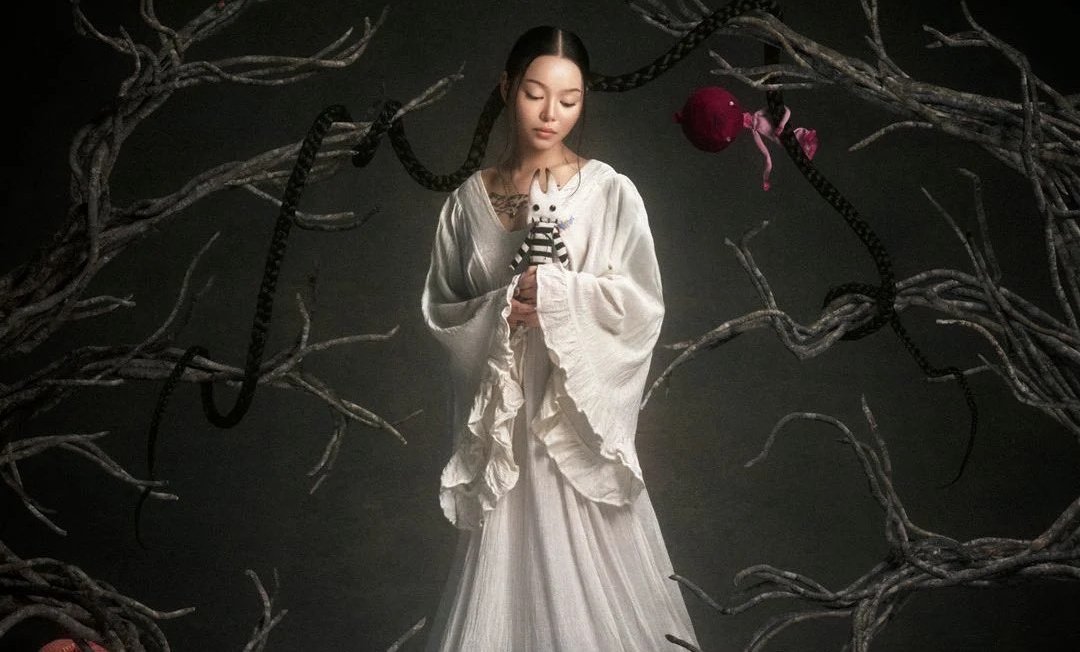 Bella anuncio que despues del single "Ribcage" sera lanzada la portada junto con la cantidad de tracks de su primer album "BP1" 

- Pre guarda "Ribcage" en plataformas musicales 🦷🦋