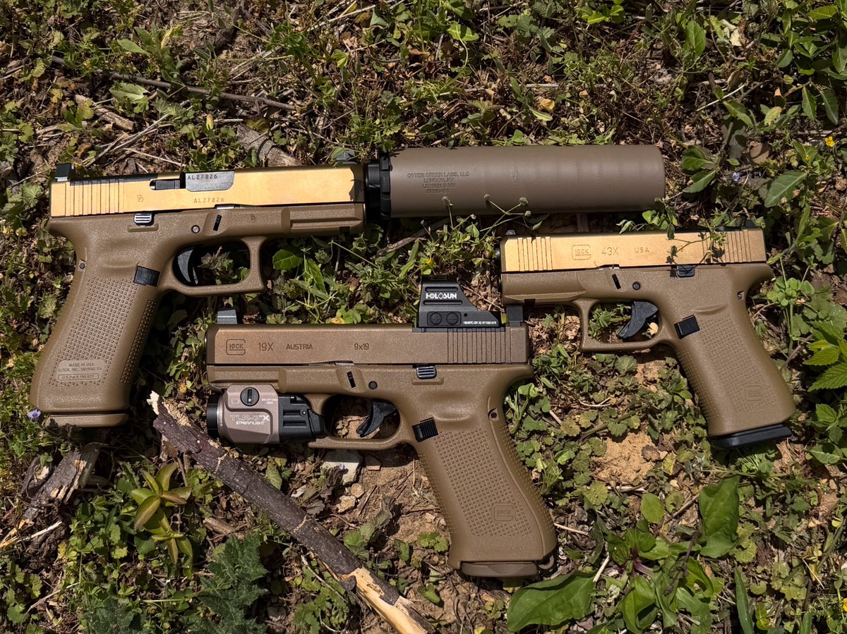 Axolotl_Arms's tweet image. FDE Fodays😍

🤎@glockinc 19XV paired the @ottercreeklabs lithium 9 can
🤎19X paired the @streamlightinc TLR-7X and @holosunoptics 407C Green Dot
🤎43X FDE 

What Glock is your vibe🧐

#glock #19x #19xv #43x #axolotlarms