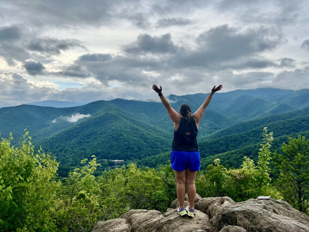 CoachJamieMoore's tweet photo. 📣 ANNOUNCEMENT 📣 
Still on the hunt for 2 developmental players. Partial scholarship &amp; ideal for players who are hungry to get better! 

Can’t think of a better place to do that than here at Montreat! Surrounded by breathtaking views, 20 minutes from downtown Asheville! https://t.co/8gW2t1CO2C