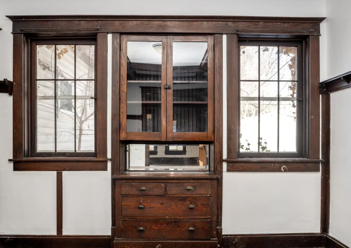 oldhousecalling's tweet image. $75K. Inside this #Illinois #Craftsman bungalow, you’ll discover original hardwood floors, an elegant banister, and classic woodwork that highlight the home’s timeless character. oldhousesunder50k.com/wonderful-bric…