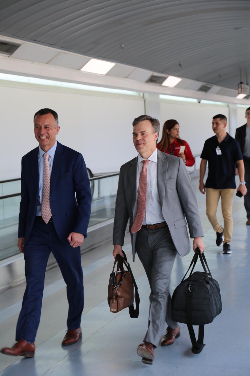 la_katuar's tweet image. #URGENTE | Llegó a Venezuela el nuevo encargado de negocios de la embajada de Estados Unidos 

John Barrett informó que llegó a Caracas "para seguir implementando el plan de tres fases" del presidente Donald Trump y el secretario de Estado Marco Rubio 

#Venezuela #EEUU