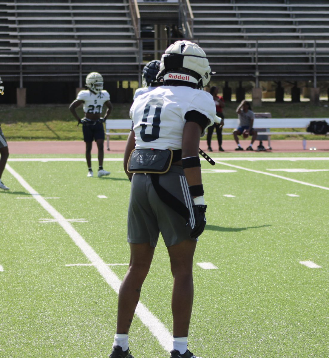 KennethR10k's tweet photo. @Coach_Fuhrman @n_parrott478 @247SportsPortal 6’2 195
CB
May Grad
GPA 3.9 https://t.co/9aCNfzdHJ9