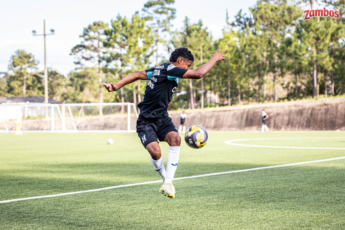 FFH_Honduras's tweet photo. ⚽ Preparación en marcha | #HU17🇭🇳
📸Presentado por: @SnacksYummies
La HU-17 Mundialista continúa su trabajo en cancha afinando detalles previo al fogueo internacional ante Costa Rica 🇨🇷
Desde La Casa de la H en Siguatepeque, el grupo mantiene enfoque y compromiso en cada sesión.
#LaHU17 #LaHSomosTodos #PreparaciónMundialista