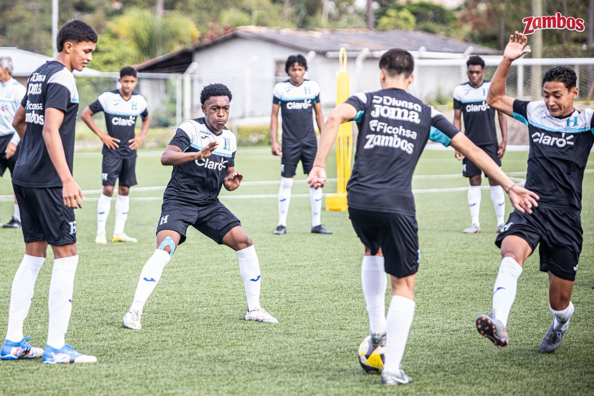 FFH_Honduras's tweet photo. ⚽ Preparación en marcha | #HU17🇭🇳
📸Presentado por: @SnacksYummies
La HU-17 Mundialista continúa su trabajo en cancha afinando detalles previo al fogueo internacional ante Costa Rica 🇨🇷
Desde La Casa de la H en Siguatepeque, el grupo mantiene enfoque y compromiso en cada sesión.
#LaHU17 #LaHSomosTodos #PreparaciónMundialista