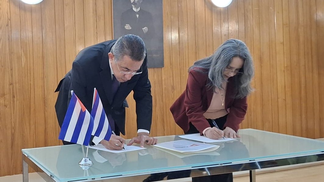 Ambassade de Cuba en France tweet media