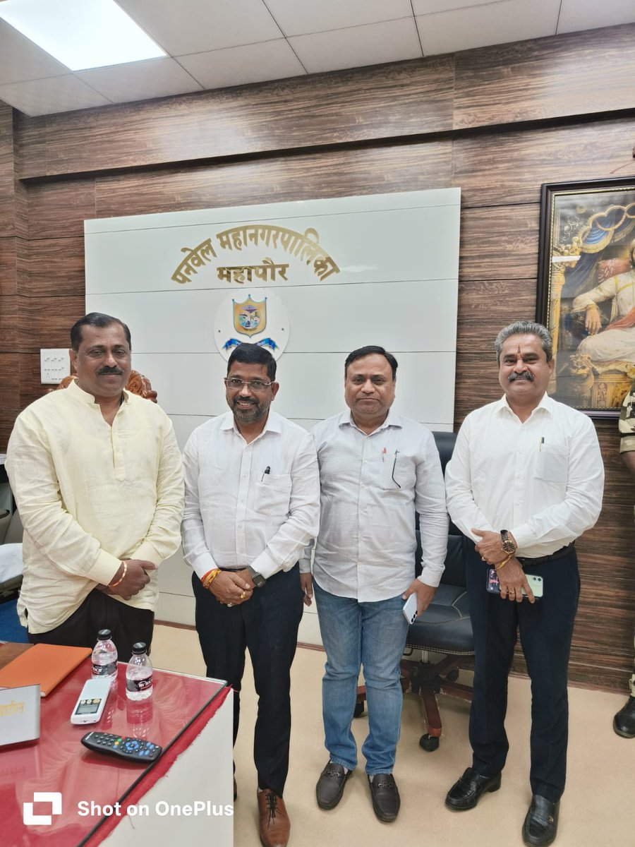 Dnyaneshwar_AK's tweet image. खारघर वार्ड क्र. ४ मधील पाणीटंचाई, रस्ते व फुटपाथ समस्यांबाबत आज महापौर श्री. नितीन पाटील व स्थायी समिती सभापती श्री. बबन मुकादम यांची भेट घेऊन निवेदन सादर केले.

जागृत फाउंडेशनच्या वतीने तात्काळ कार्यवाहीची मांगनी 
#Kharghar #Panvel #NaviMumbai #WaterCrisis #RoadIssues