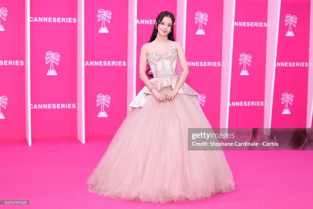 #JISOO x Festival Internacional de Séries de Cannes 2026. 🩷

ACTRESS JISOO AT CANNESERIES #JISOOMadameFigaroRisingStar