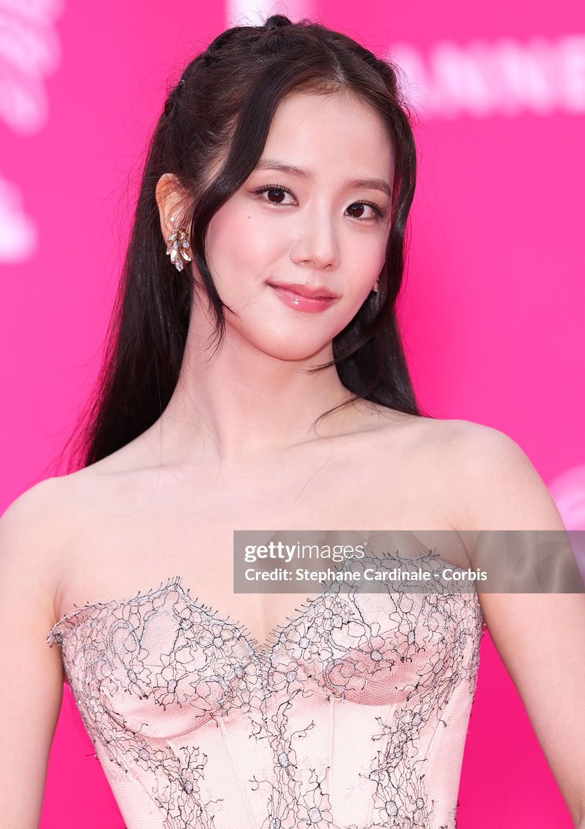 JISOO NEWS tweet media