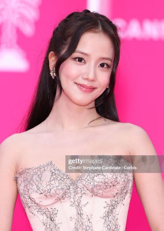 portalblackpink's tweet photo. FACE CARD!

ACTRESS JISOO AT CANNESERIES #JISOOMadameFigaroRisingStar https://t.co/VqCIVJJq48