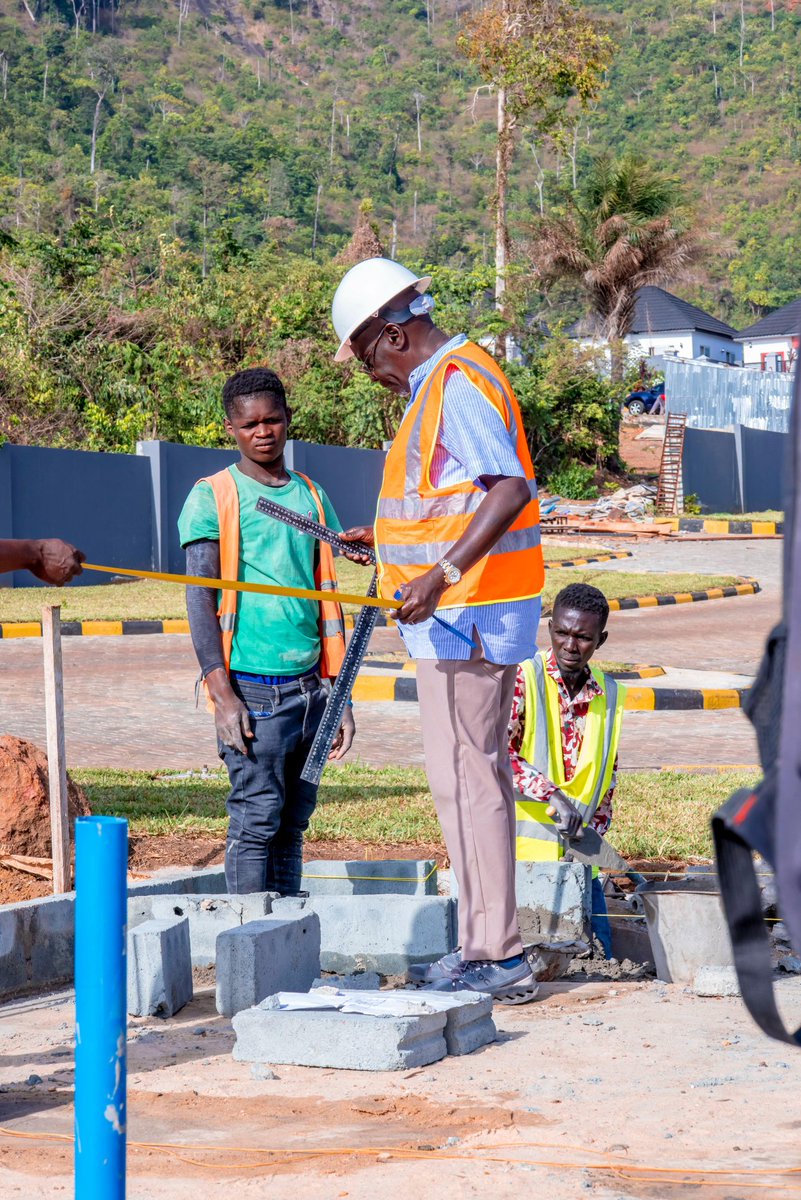 TafNjie's tweet image. Today I spent all day TAF Salone Micro-City doing what i know and enjoy most... #Teaching  #construction