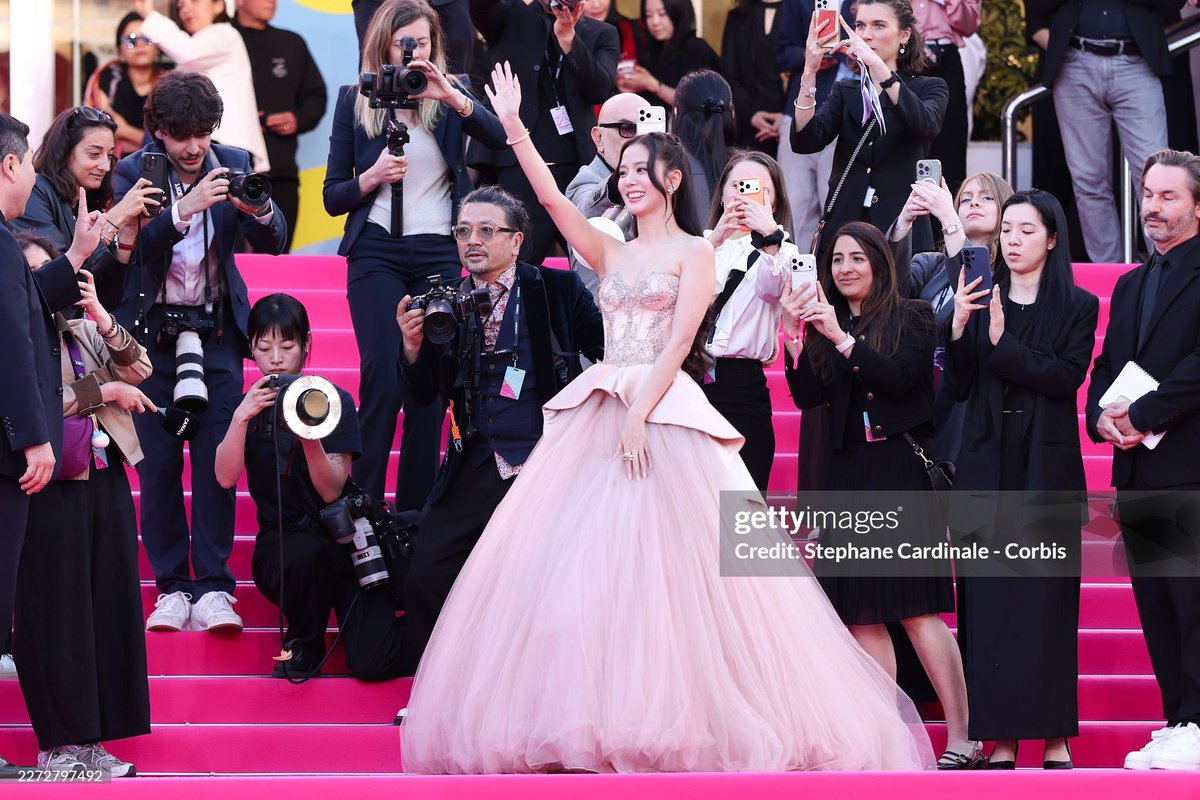 by jisoo🪐 tweet media