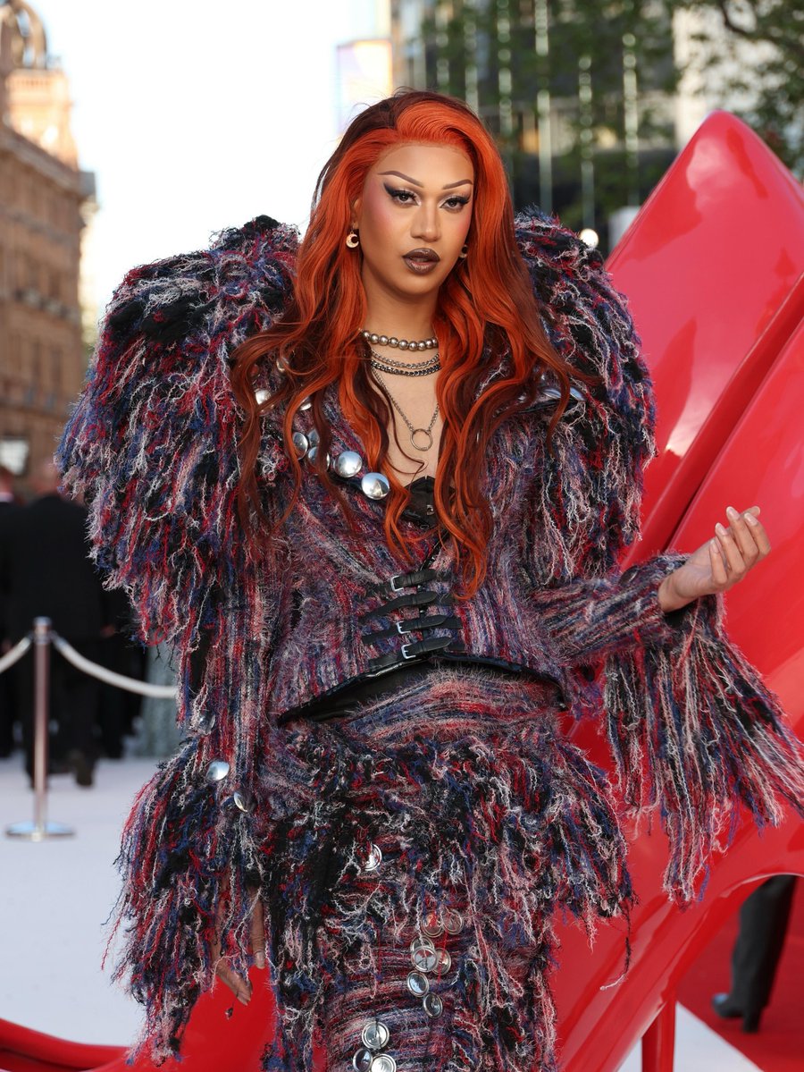 Drag Base tweet media