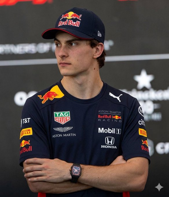 _oracle_33's tweet photo. ok so this is the only photo ever that has convinced me about rbr oscar... he looks so good like yeah ok boy go eat them alive!! https://t.co/cTFi3SfLEW