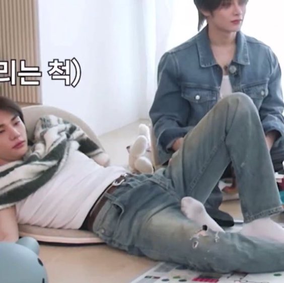 You know how comfortable you have to be with someone to have their foot resting right at your crotch?!😵‍💫 there’s no way imie doesn’t feel the heat of hyvnjn crotch on his foot or at least his thigh! And they’re both unbothered by this placement…😵‍💫