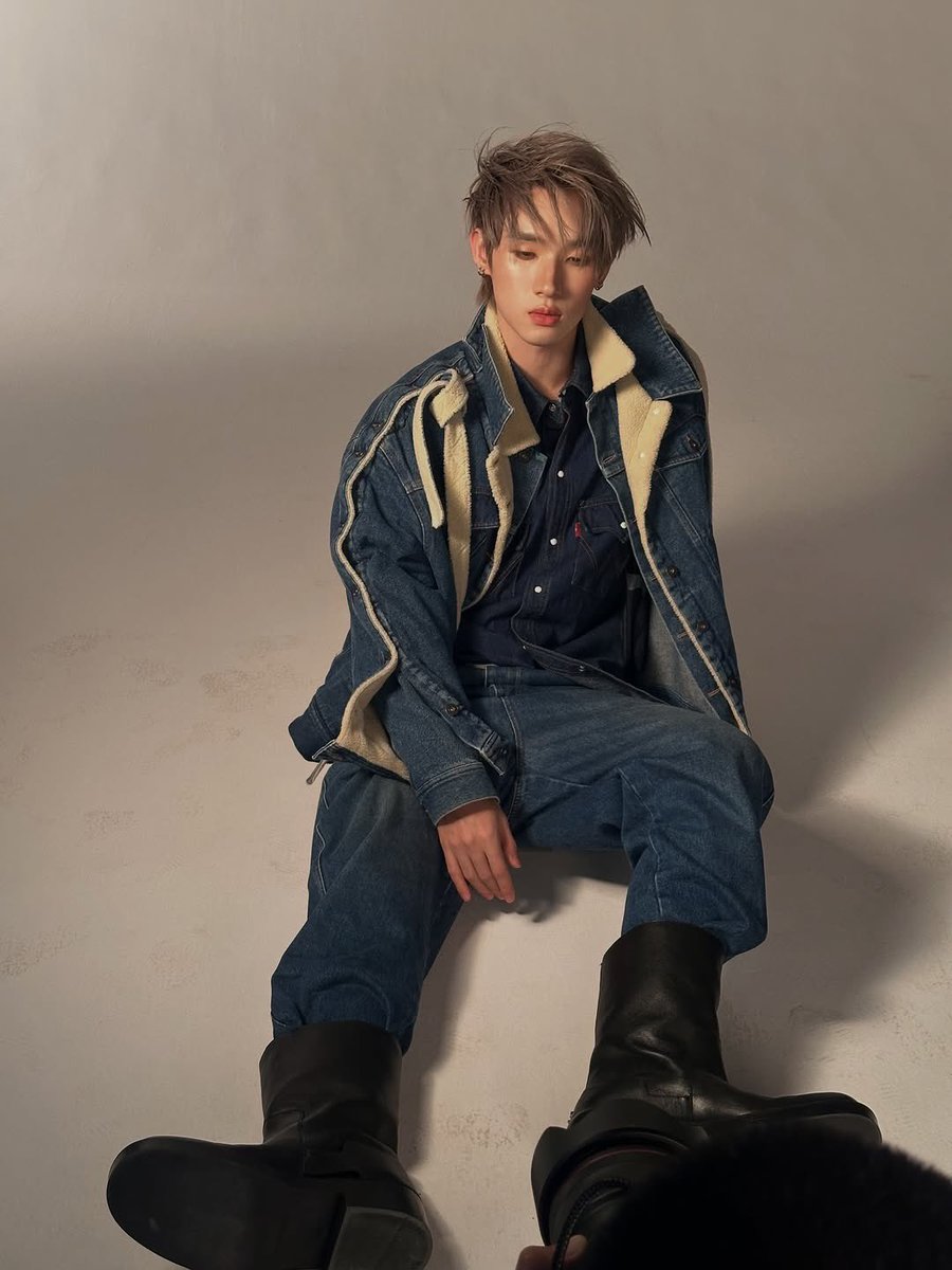 HongofficialTH's tweet photo. 🍦IG — artiegoodlife Posted
🗓 23 / 04 / 26
@.stylist_papii is styling for N’ @.hongshihoshi บอกเลยว่าหมวยโคตรจะโฮ่ง 💙💙💙
📸 @.diewbd
👕 @.yproject_official @.courreges @.amiparis
🧑🏻🦱 @.jakkraakeup_q
💇🏻♂️ @.piikornlek
💡 @.songrit_ontana
#honglykn #yproject #courreges
🔗 — https://t.co/NAdpFwzxtE
➖
#hongshihoshi
#LYKN